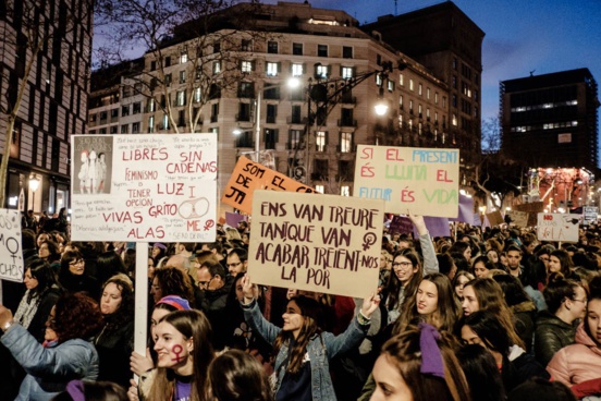 Grève féministe historique en Catalogne le 8 mars !