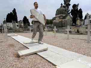 Le PCF condamne les profanations des tombes de soldats musulmans de Tarascon