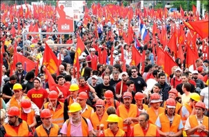 Rassemblement massif de plus de 100 000 manifestants à Athènes à l'appel du KKE