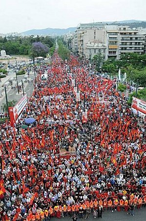 Rassemblement massif de plus de 100 000 manifestants à Athènes à l'appel du KKE