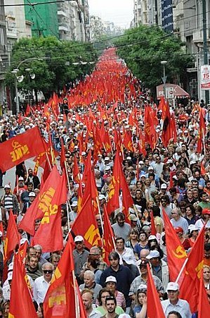 Rassemblement massif de plus de 100 000 manifestants à Athènes à l'appel du KKE