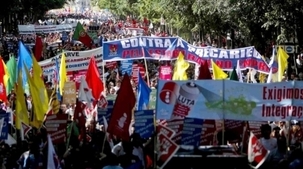 Portugal : 300 000 manifestants à Lisbonne contre le plan d'austérité Portugal : 300 000 manifestants à Lisbonne contre le plan d'austérité