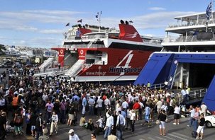 Grèce : la lutte continue, le port du Pirée bloqué ! Grèce : la lutte continue, le port du Pirée bloqué !