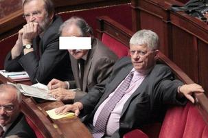 Deux députés PCF ne veulent plus que le président reçoive des titres religieux Deux députés PCF ne veulent plus que le président reçoive des titres religieux