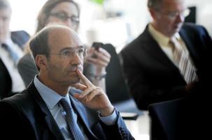 Eric Woerth affirmait à sa banque ne vivre qu'avec 112 euros par mois !!! Eric Woerth affirmait à sa banque ne vivre qu'avec 112 euros par mois !!!