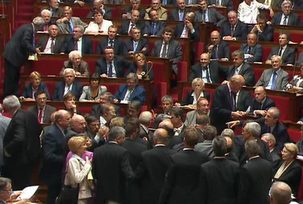 Retraites : la bataille parlementaire commence par un coup d'éclat des communistes Retraites : la bataille parlementaire commence par un coup d'éclat des communistes