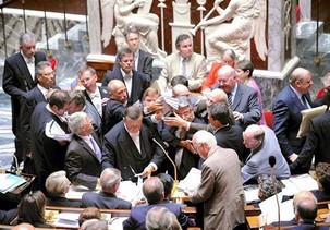 Retraites : la bataille parlementaire commence par un coup d'éclat des communistes Retraites : la bataille parlementaire commence par un coup d'éclat des communistes