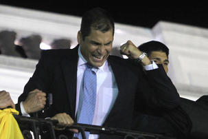 Retour au calme après une tentative de putsch contre le président Correa