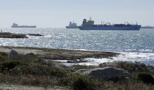 Huit raffineries en grève, 56 pétroliers dans la rade de Fos Lavera Huit raffineries en grève, 56 pétroliers dans la rade de Fos Lavera