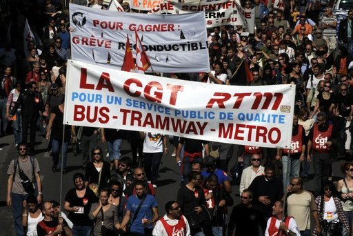 230.000 manifestants à Marseille, la mobilisation continue de plus belle, les lycéens étaient là !