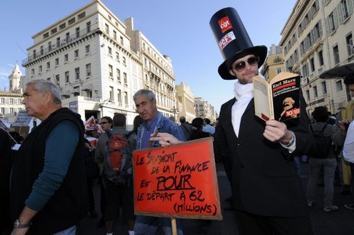 230.000 manifestants à Marseille, la mobilisation continue de plus belle, les lycéens étaient là !