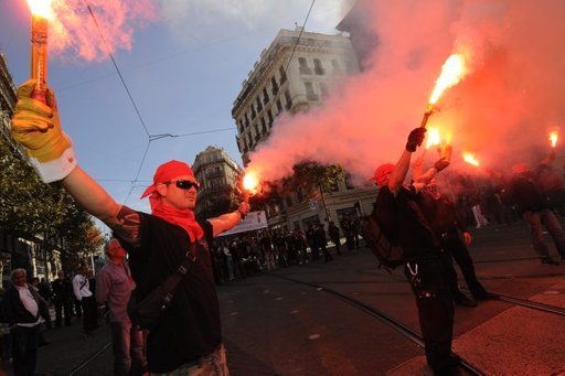 230.000 manifestants à Marseille, la mobilisation continue de plus belle, les lycéens étaient là !