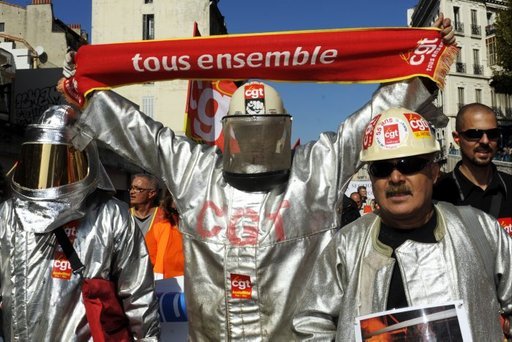 230.000 manifestants à Marseille, la mobilisation continue de plus belle, les lycéens étaient là !