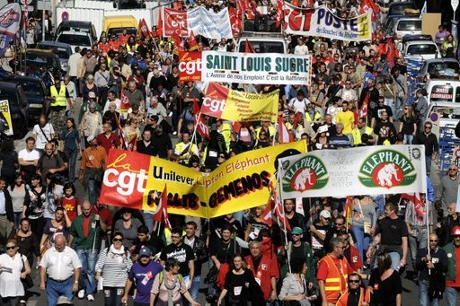 230.000 manifestants à Marseille, la mobilisation continue de plus belle, les lycéens étaient là !
