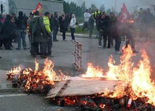 La plate-forme Clésud de Miramas bloquée par 300 salariés grévistes La plate-forme Clésud de Miramas bloquée par 300 salariés grévistes