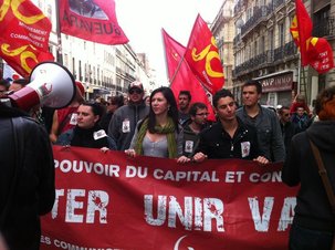 Sarkozy veut déclarer la guerre ; les Français, rassemblés, veulent dialoguer Sarkozy veut déclarer la guerre ; les Français, rassemblés, veulent dialoguer