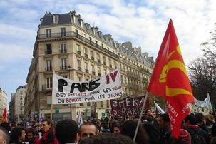 Rassemblement étudiants et lycéens devant le Sénat