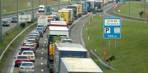 En Belgique, des dépôts bloqués contre Total "qui a choisi le camp de Sarkozy"