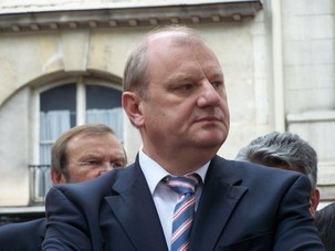 Un gouvernement "solidaire des marchés" Un gouvernement "solidaire des marchés"