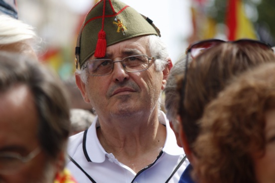 2000 fascistes défilent dans la violence à Barcelone pour l'unité de l'Espagne