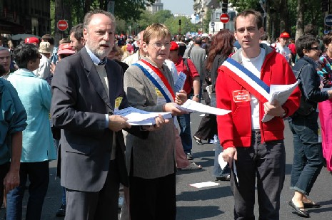 Etat d'urgence:3 mois ferme pour la France