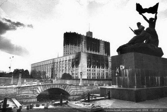 Il y a 25 ans, le 4 octobre 1993, Boris Eltsine abattait à coup de canon la RSFSR 