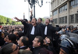 Tunisie : un nouveau gouvernement face au jugement de la rue Tunisie : un nouveau gouvernement face au jugement de la rue