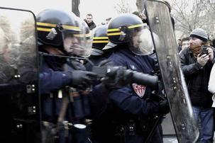 PAS DES TERRORISTES,SEULEMENT JEUNES ET COMMUNISTES