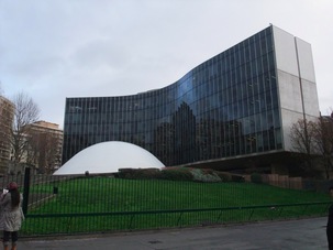 Y a t-il un communiste, 2 place du Colonel Fabien ?