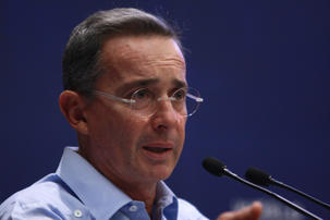 Alvaro Uribe, persona non grata en France ! Alvaro Uribe, persona non grata en France !