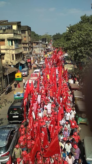 Des dizaines de milliers de paysan.ne.s convergent vers Kolkata Des dizaines de milliers de paysan.ne.s convergent vers Kolkata
