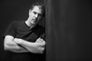 Assassinat du cinéaste et homme de théatre israélo-palestinien Juliano Mehr-Khamis Assassinat du cinéaste et homme de théatre israélo-palestinien Juliano Mehr-Khamis