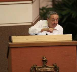 Raul Castro indique que l’actualisation du modèle économique demande du temps et de la responsabilité Raul Castro indique que l’actualisation du modèle économique demande du temps et de la responsabilité