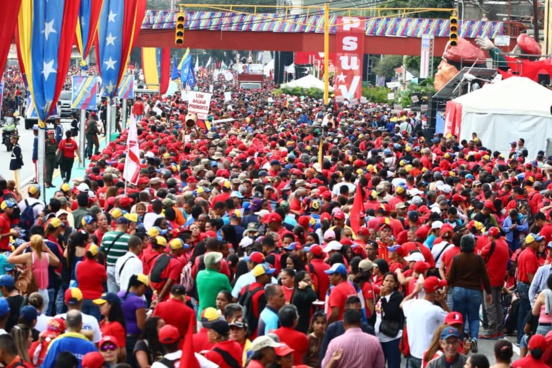 Venezuela : Une marée rouge a accompagné Nicolas Maduro pour son second mandat