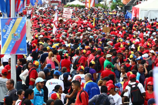 Venezuela : Une marée rouge a accompagné Nicolas Maduro pour son second mandat