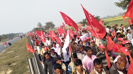 Des milliers de paysan.ne.s se mobilisent à Palashi pour le partage des terres