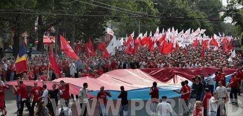 Moldavie: 40.000 manifestants à Chisinau à l'appel du Parti des Communistes