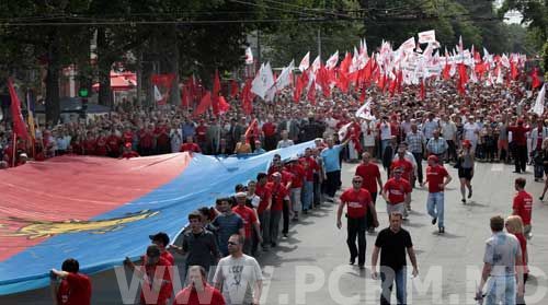 Moldavie: 40.000 manifestants à Chisinau à l'appel du Parti des Communistes