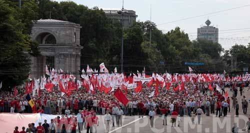 Moldavie: 40.000 manifestants à Chisinau à l'appel du Parti des Communistes