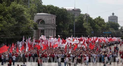 Moldavie: 40.000 manifestants à Chisinau à l'appel du Parti des Communistes