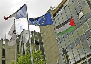 Vaulx-en-Velin : Le drapeau palestinien flotte à la mairie, le préfet saisit la justice 