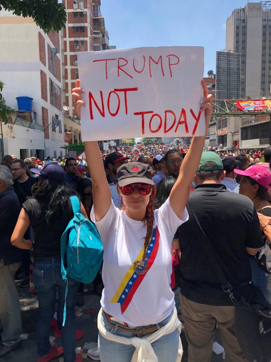 Le peuple est dans la rue pour défendre sa révolution et son gouvernement