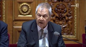 Paul Vergès rappelle l’énorme responsabilité des élus Un discours fondateur et sans concession applaudi debout par tous les sénateurs Paul Vergès rappelle l’énorme responsabilité des élus Un discours fondateur et sans concession applaudi debout par tous les sénateurs