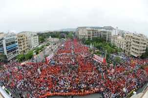 Le KKE exprime sa tristesse et ses condoléances à la famille de Dimitris Kotzaridis qui est tombé dans la lutte pour la juste cause de la classe ouvrière et du peuple
