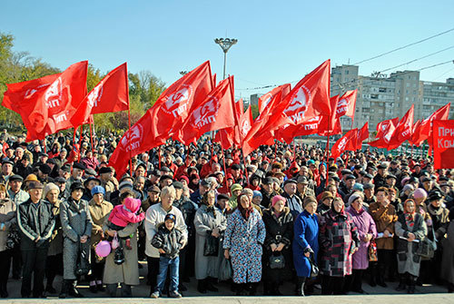 3000 manifestants à Tiraspol (République Moldave de Transnistrie) pour les 94 ans de la Révolution Socialiste d'Octobre