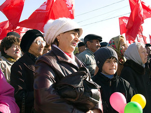 3000 manifestants à Tiraspol (République Moldave de Transnistrie) pour les 94 ans de la Révolution Socialiste d'Octobre