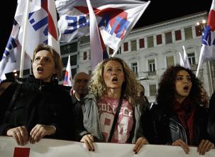 Solidarité avec le peuple et les travailleurs de Grèce, avec le PAME et le KKE