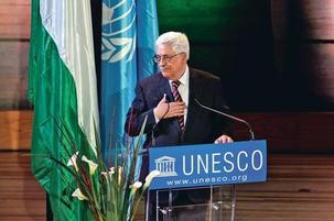 Abbas hisse le drapeau palestinien à l'Unesco Abbas hisse le drapeau palestinien à l'Unesco