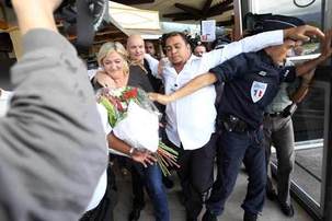 Marine Le Pen chahutée et huée Marine Le Pen chahutée et huée