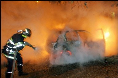 C'est Le Pen (FN) qui va se régaler! Pendant que les pseudo-démocrates lui dégagent le passage